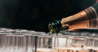 Champagne: Een bruisend verhaal vol verrassingen en geheimen